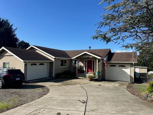 336 Knob Hill Drive, Whitethorn, CA, 95589 | Card Image