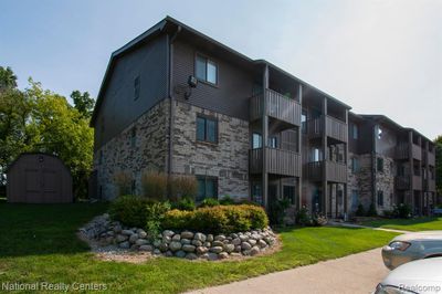 9 - 8723 Meadowbrook Drive, Condo with 1 bedrooms, 1 bathrooms and null parking in Brighton MI | Image 1