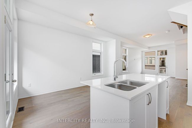 29 Albert Firman Lane, House attached with 3 bedrooms, 4 bathrooms and null parking in Markham ON | Image 16