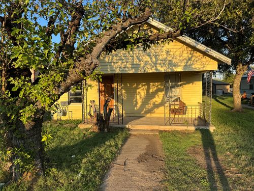 208 S Church St, Elm Mott, TX, 76640-9759 | Card Image