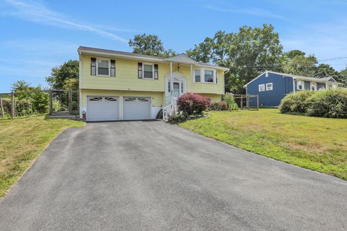 83 S Gate Dr, Poughkeepsie, NY, 12601-5638 | Card Image