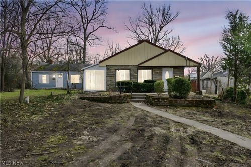 204 Grove Ave, Cuyahoga Falls, OH, 44221-2243 | Card Image