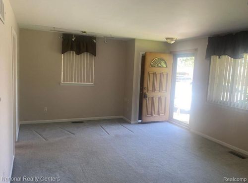 25507 Norfolk St, Dearborn Heights, MI, 48125-1126 | Card Image