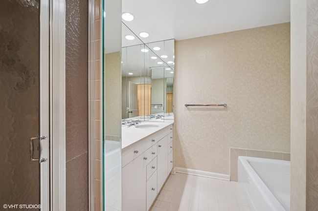 APT-5F - 1220 Rudolph Rd, Condo with 2 bedrooms, 2 bathrooms and 2 parking in Northbrook IL | Image 20