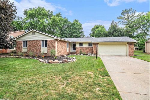 6423 Woodglen Dr, Clarkston, MI, 48346-2257 | Card Image
