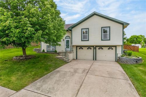 810 Pine Crest Ave, Kearney, MO, 64060-7586 | Card Image