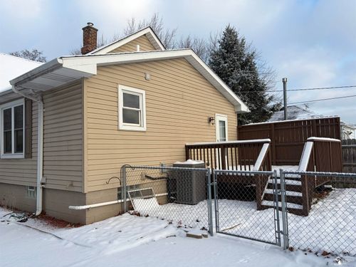 28401 Seneca St, Flat Rock, MI, 48134-1530 | Card Image