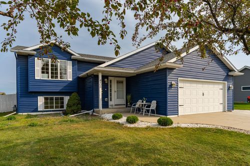 406 7th St Nw, Dodge Center, MN, 55927-9286 | Card Image