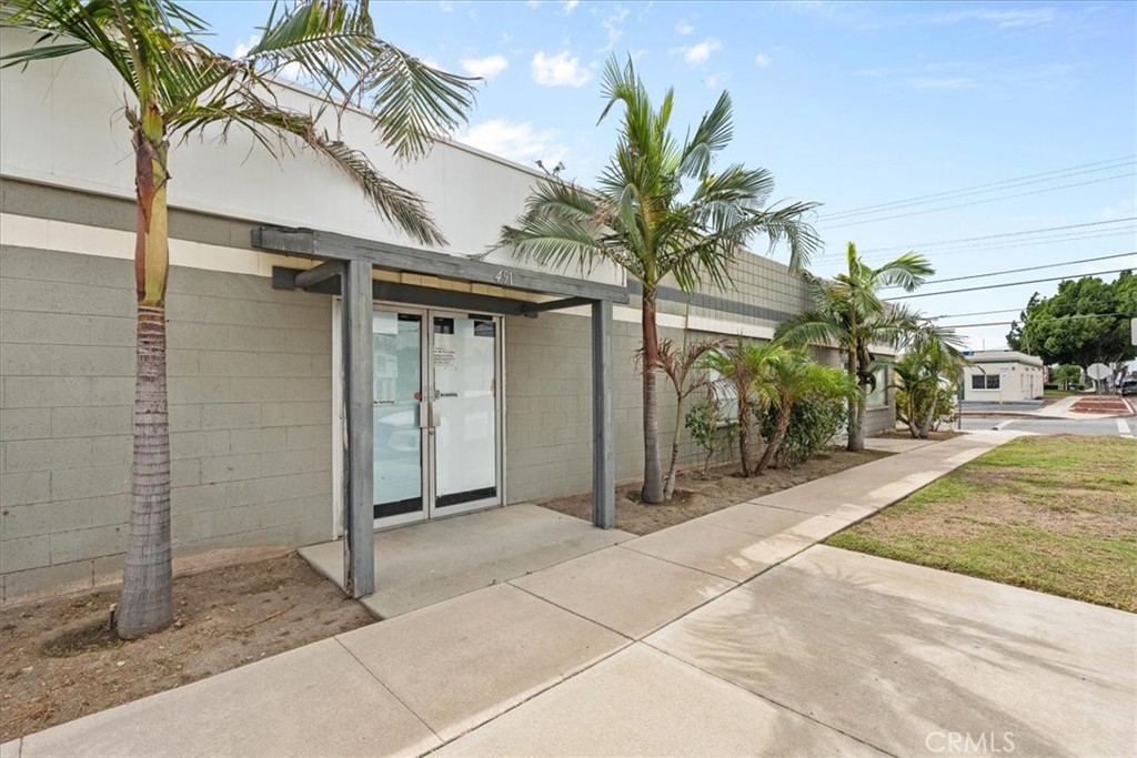 Commercial Sale in Rialto 2