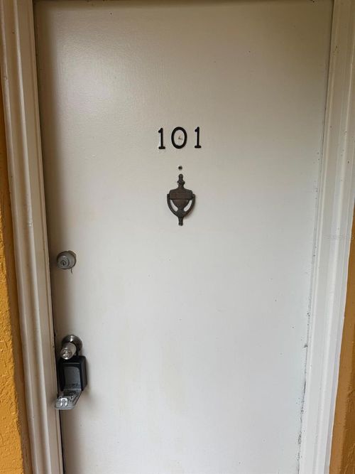 apt-101-2366 E Mall Dr, FORT MYERS, FL, 33901-9115 | Card Image