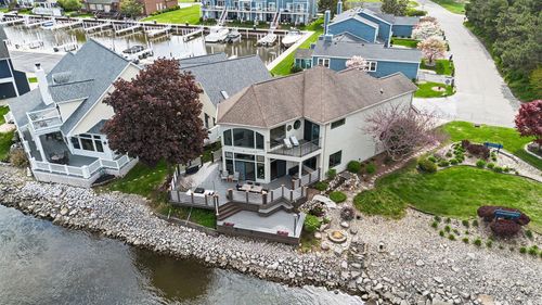 2309 Riverside Pointe Dr, Saint Joseph, MI, 49085-2392 | Card Image