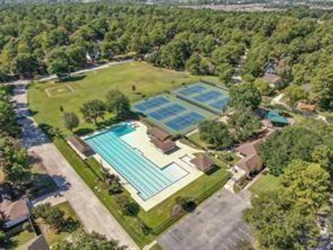 All amenities are located within walking distance. | Image 25