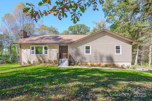 126 Anthony Dr, East Flat Rock, NC, 28726-2202 | Card Image