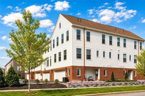 800 Gillian Ln, Cranberry Twp, PA, 16066-7944 | Card Image