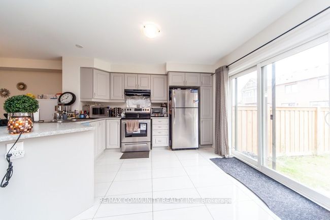 6 Westfield Dr, House attached with 3 bedrooms, 3 bathrooms and 1 parking in Whitby ON | Image 18