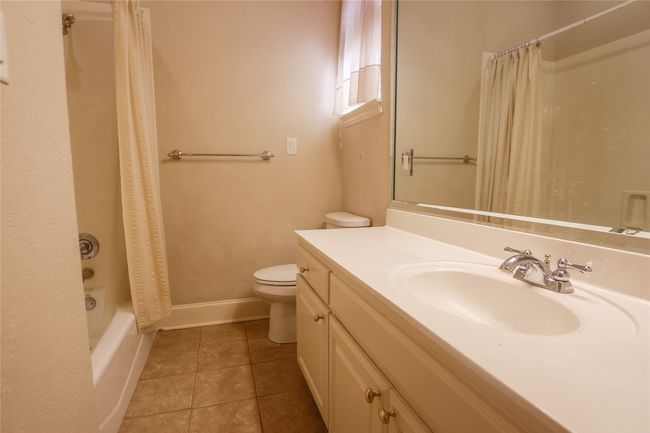 7120 Holly Square Ct, House other with 3 bedrooms, 2 bathrooms and null parking in Tyler TX | Image 21