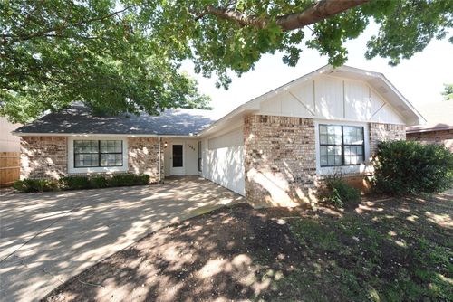 3820 Seven Gables St, Fort Worth, TX, 76133-7655 | Card Image