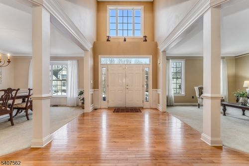 36 Crestview Dr, Clinton, NJ, 08809-2046 | Card Image