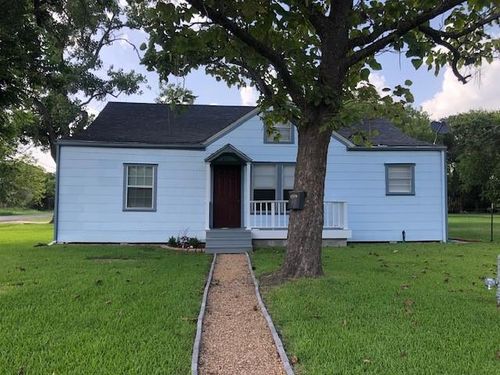 401 E Church St, El Campo, TX, 77437-3501 | Card Image