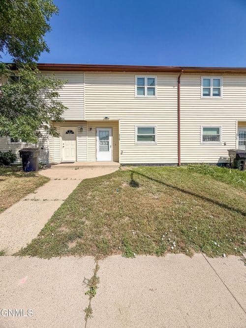 3116 18th Ave W, Williston, ND, 58801-2320 | Card Image