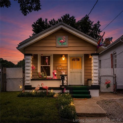 943 E Maple St, Jeffersonville, IN, 47130-4325 | Card Image