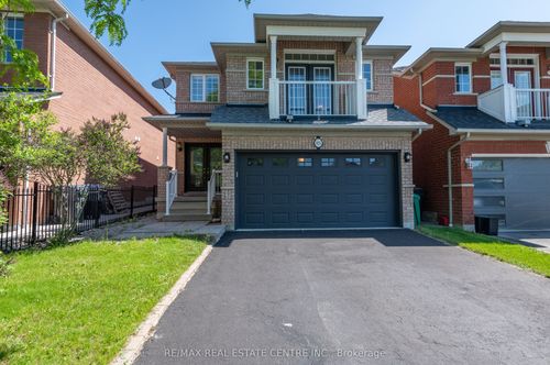 925 Knotty Pine Grove, Mississauga, ON, L5W1J9 | Card Image