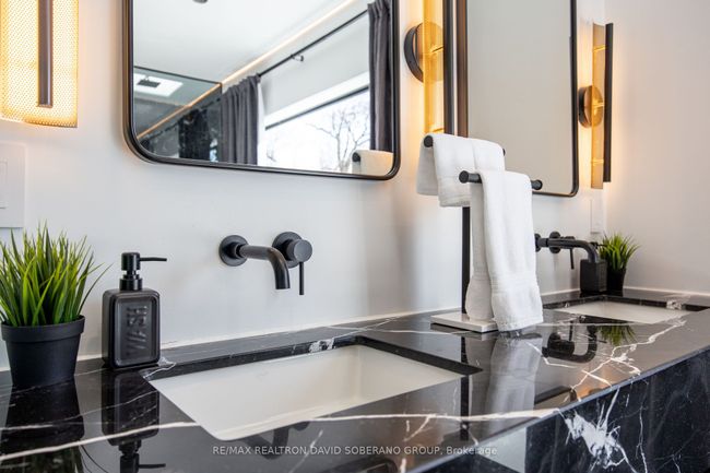 102 Ulster St, House attached with 4 bedrooms, 5 bathrooms and 1 parking in Toronto ON | Image 38