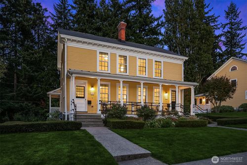 4422 Montana Cir W, Seattle, WA, 98199-1047 | Card Image