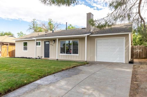 690 Acacia Avenue, Sacramento, CA, 95815 | Card Image