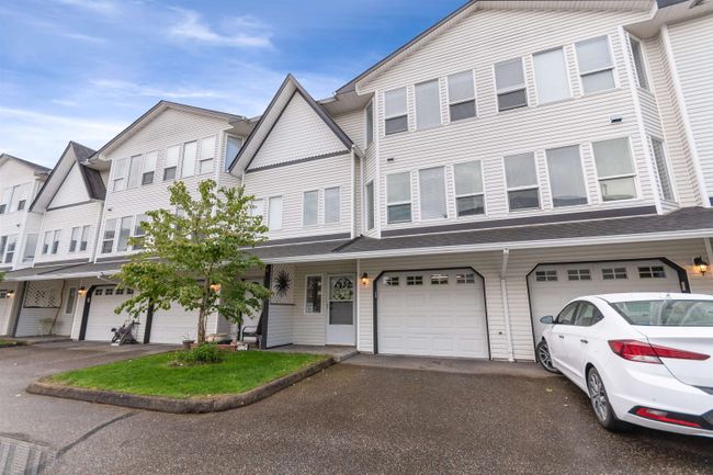 22 - 45286 Watson Road, Townhouse with 3 bedrooms, 2 bathrooms and 2 parking in Chilliwack BC | Image 2