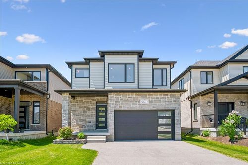 207 Timber Trail Rd, Elmira, ON, N3B0E4 | Card Image