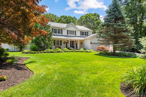 35 Pine Ridge Dr, Smithtown, NY, 11787-4249 | Card Image