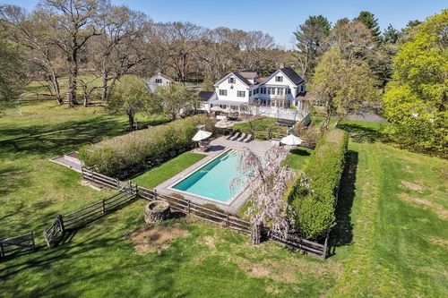 40 Pleasant St, Dover, MA, 02030-2049 | Card Image