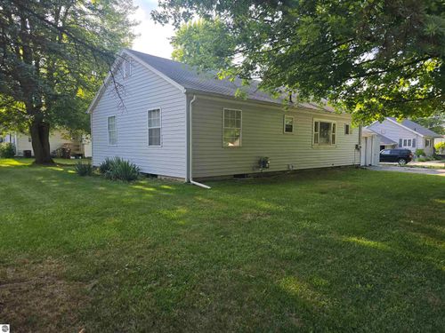 205 N Union St, Shepherd, MI, 48883-9010 | Card Image