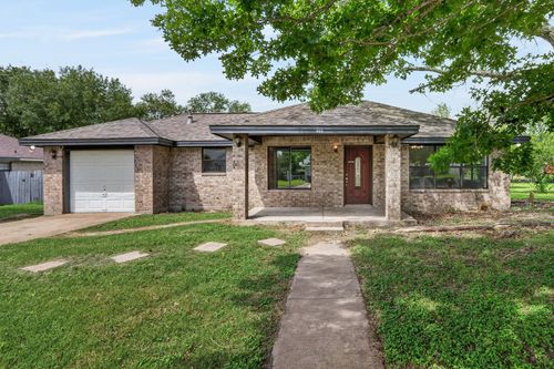903 Travis St, Lockhart, TX, 78644-3258 | Card Image