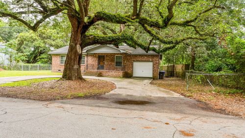 692 York St, Mount Pleasant, SC, 29464-2613 | Card Image
