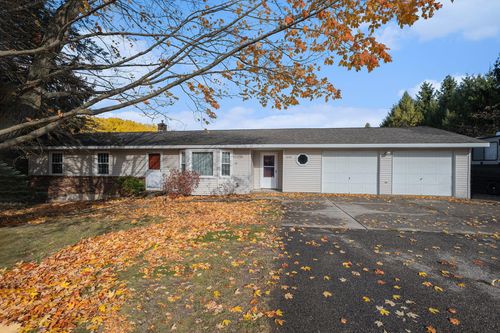 2235 13 Mile Rd Ne, Rockford, MI, 49341-8021 | Card Image