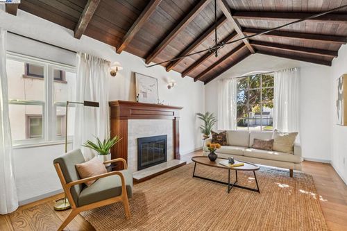 2829 Otis Dr, Alameda, CA, 94501-6326 | Card Image