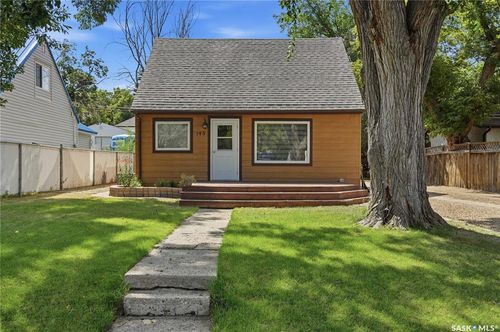 145 Lillooet St E, Moose Jaw, SK, S6H4S6 | Card Image