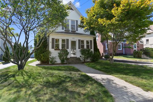 325 Suburban Ave, Fairfield, CT, 06825-1851 | Card Image