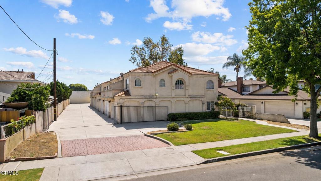 Residential in Paramount 2