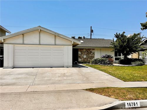 16701 Trudy Ln, Huntington Beach, CA, 92647-4255 | Card Image