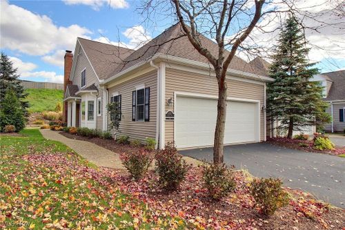 16915 Knolls Way, Chagrin Falls, OH, 44023 | Card Image