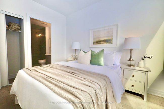 2203 - 36 Elm Dr W, Condo with 2 bedrooms, 2 bathrooms and 1 parking in Mississauga ON | Image 10