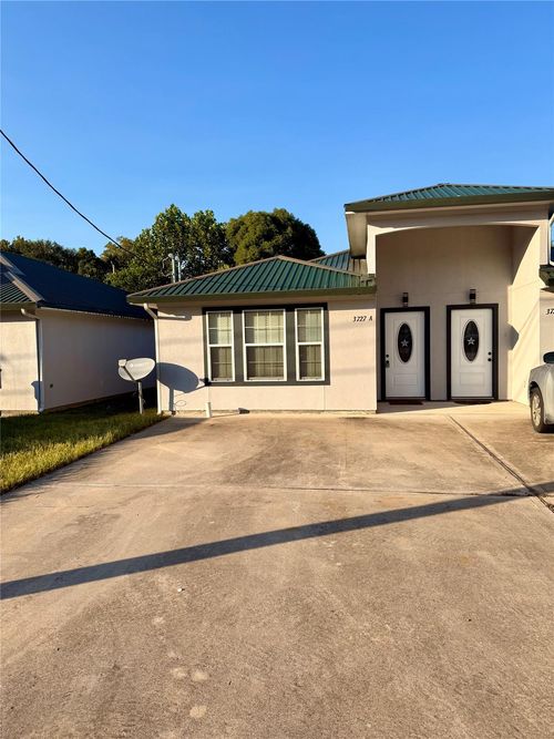 a-3727 Putnam Dr, Bacliff, TX, 77518-2186 | Card Image