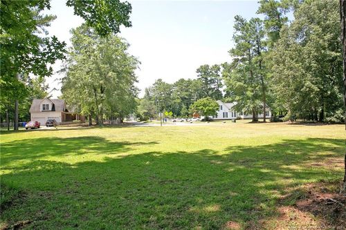 2740 Rivercliff Rd, Fayetteville, NC, 28301-3372 | Card Image
