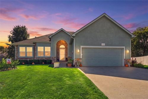 16911 Tucker Ct, Basehor, KS, 66007-8219 | Card Image