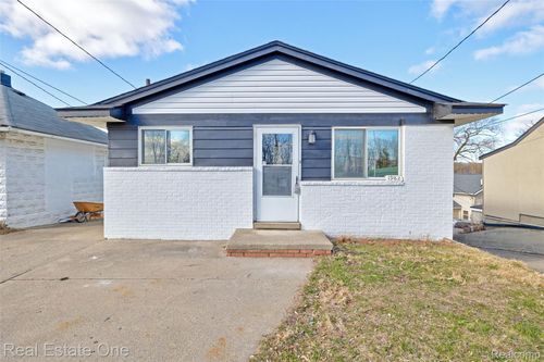 1982 S Ortonville Rd, Ortonville, MI, 48462-8895 | Card Image