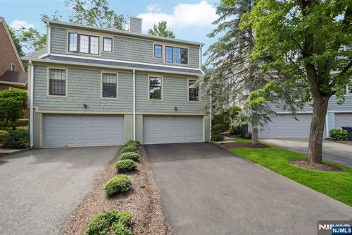 15 Nuthatcher Ct, Wayne, NJ, 07470-8421 | Card Image