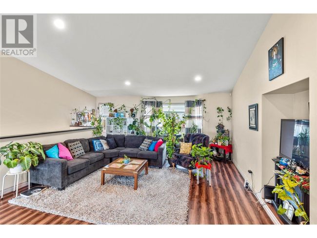 620 Hemlock St, House other with 8 bedrooms, 5 bathrooms and 2 parking in Kamloops BC | Image 5
